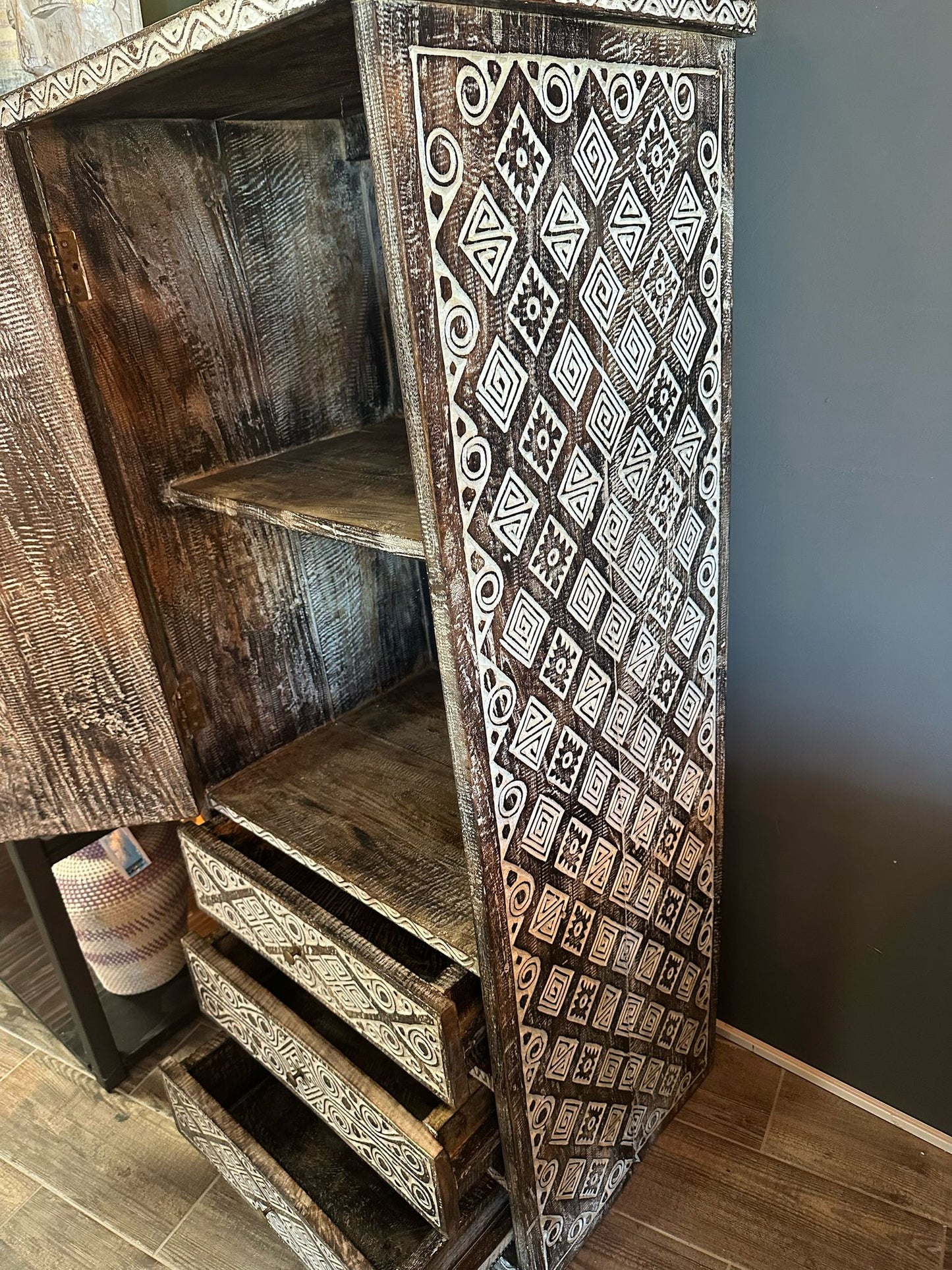 Cabinet with 3 drawers, Model Lemari