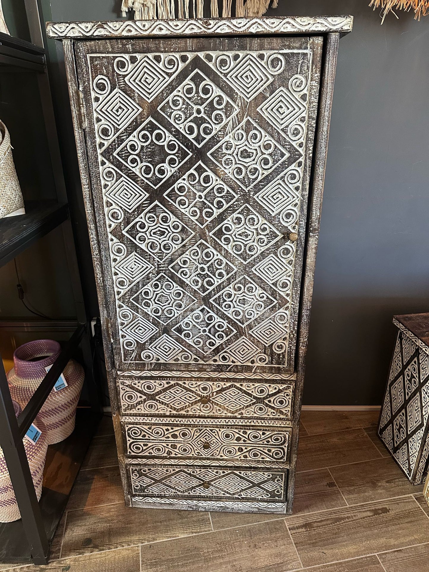 Cabinet with 3 drawers, Model Lemari