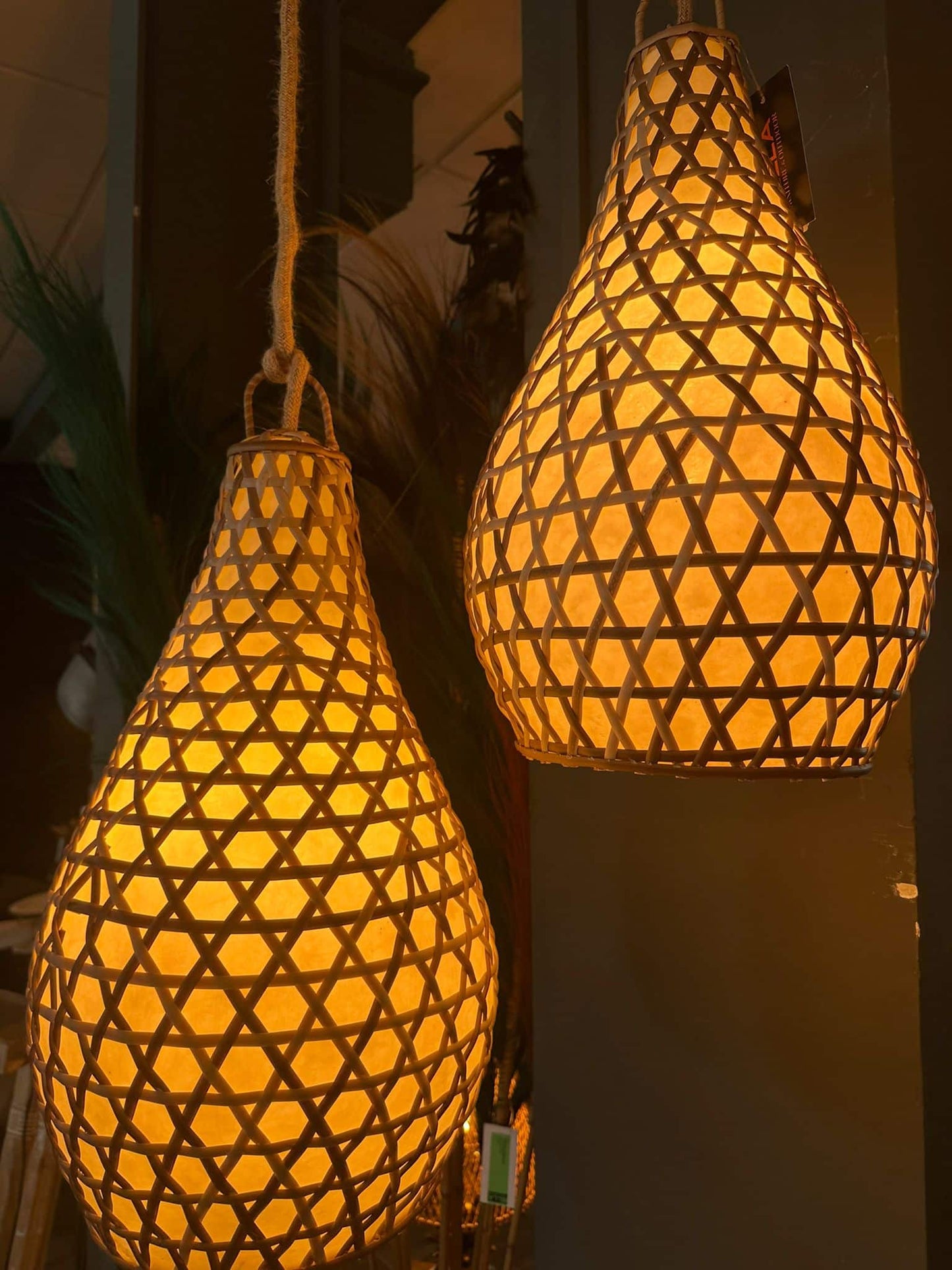 Lantern shaped ceiling lamp