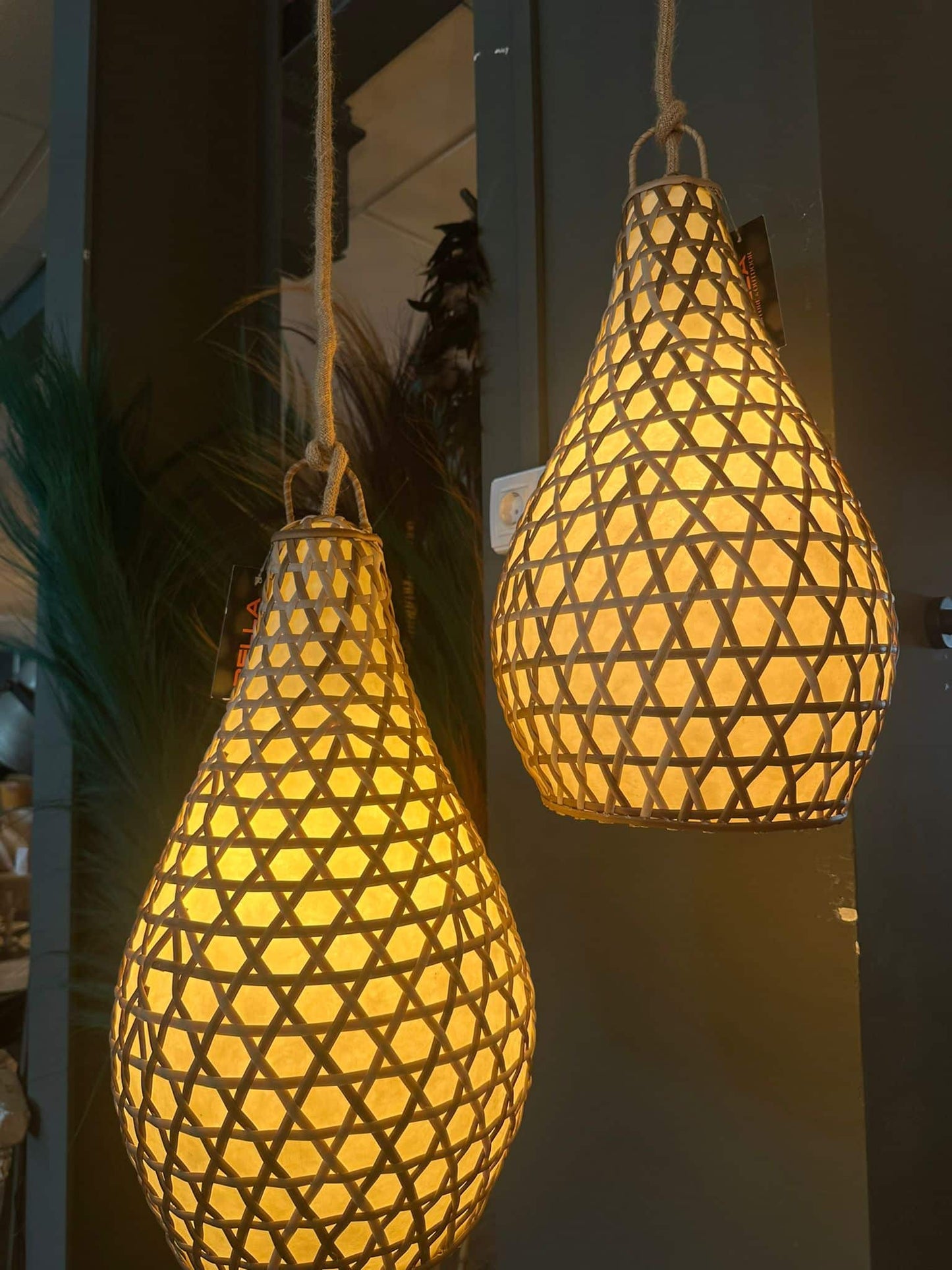 Lantern shaped ceiling lamp