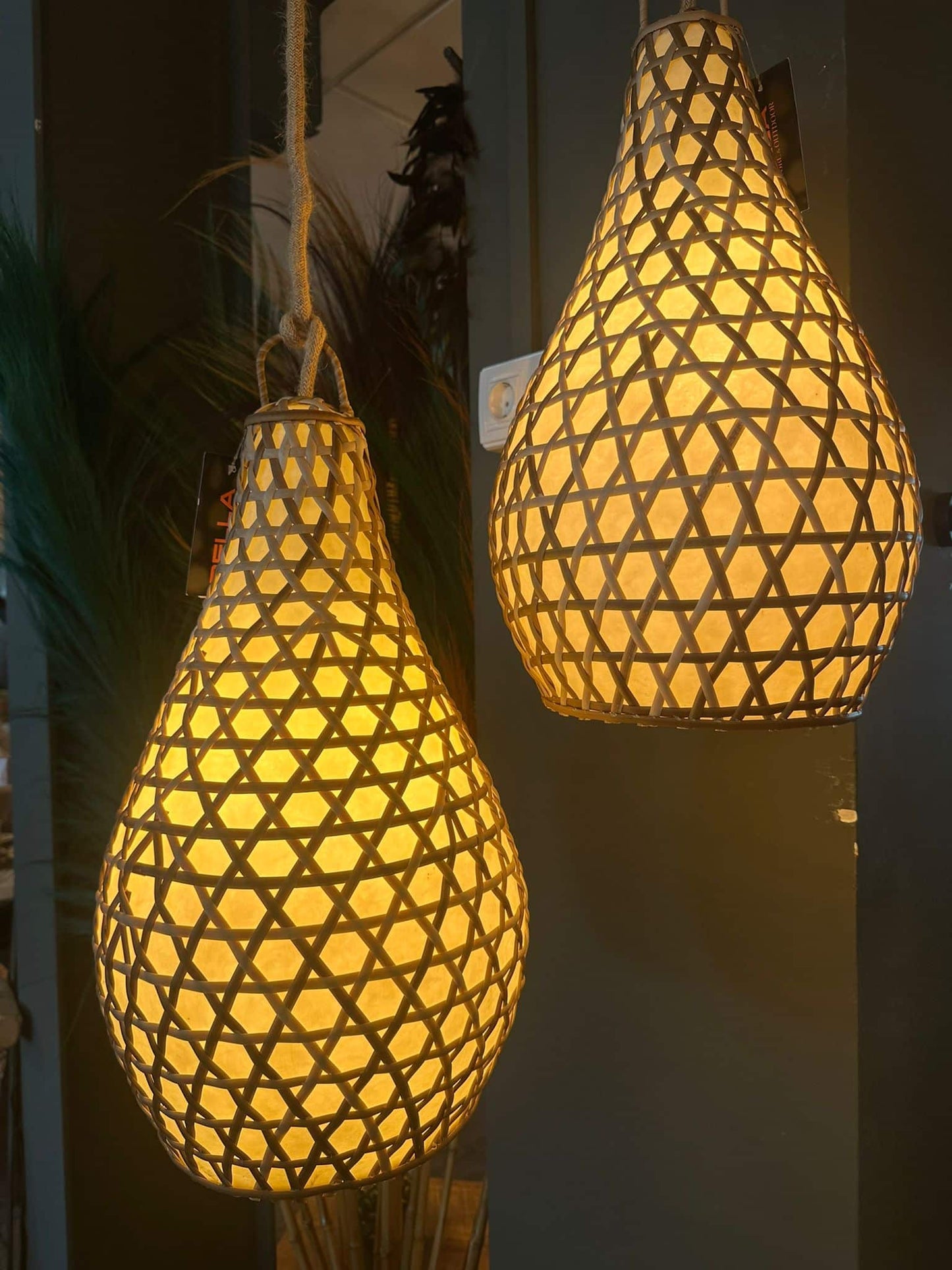 Lantern shaped ceiling lamp