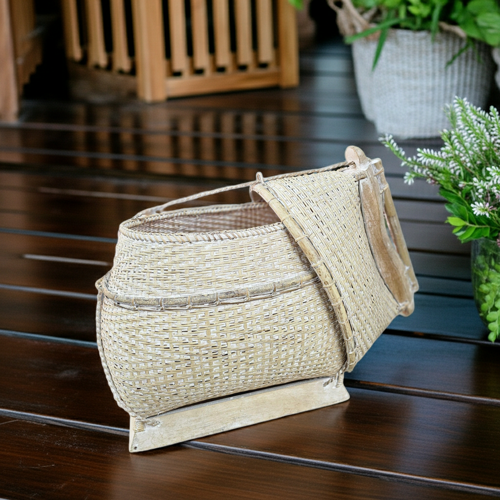 Rattan / bamboo newspaper basket in two colors