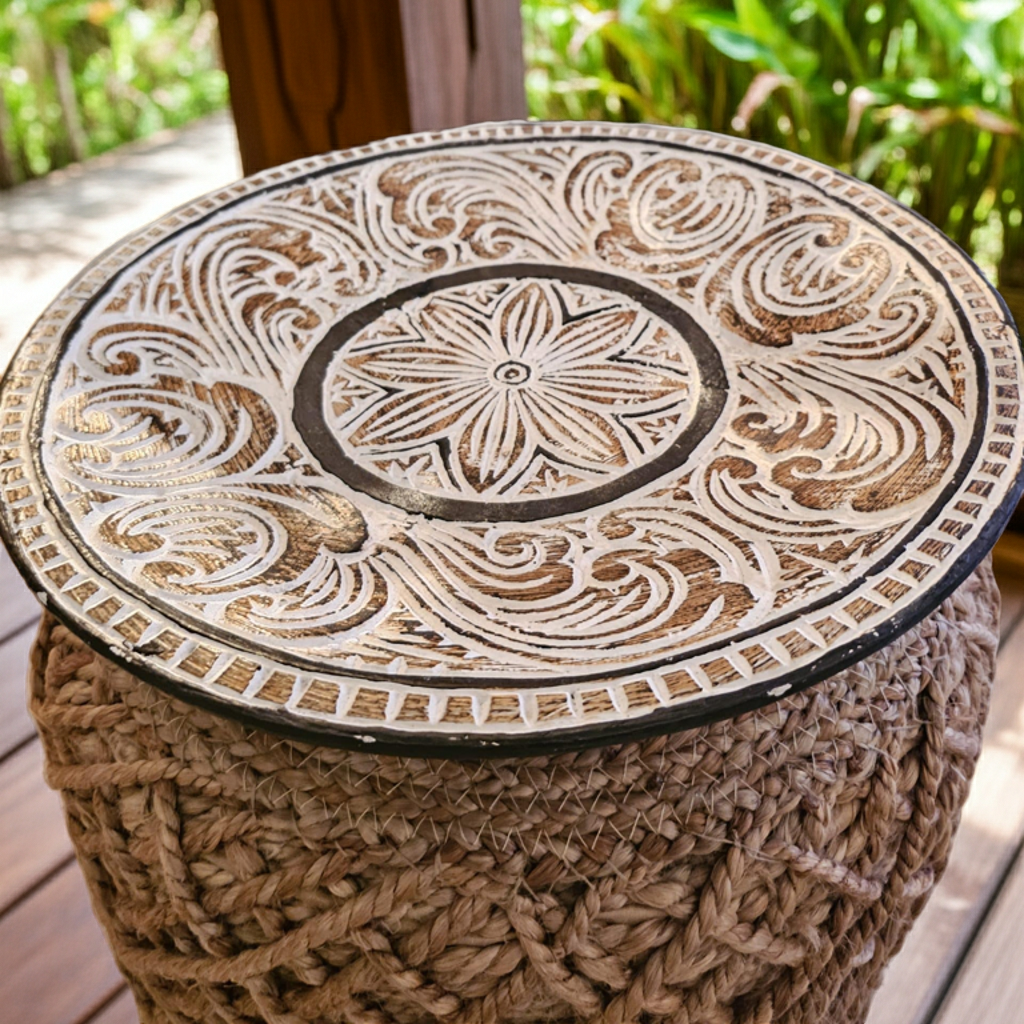 Handcarved Timor plate. Model Giri