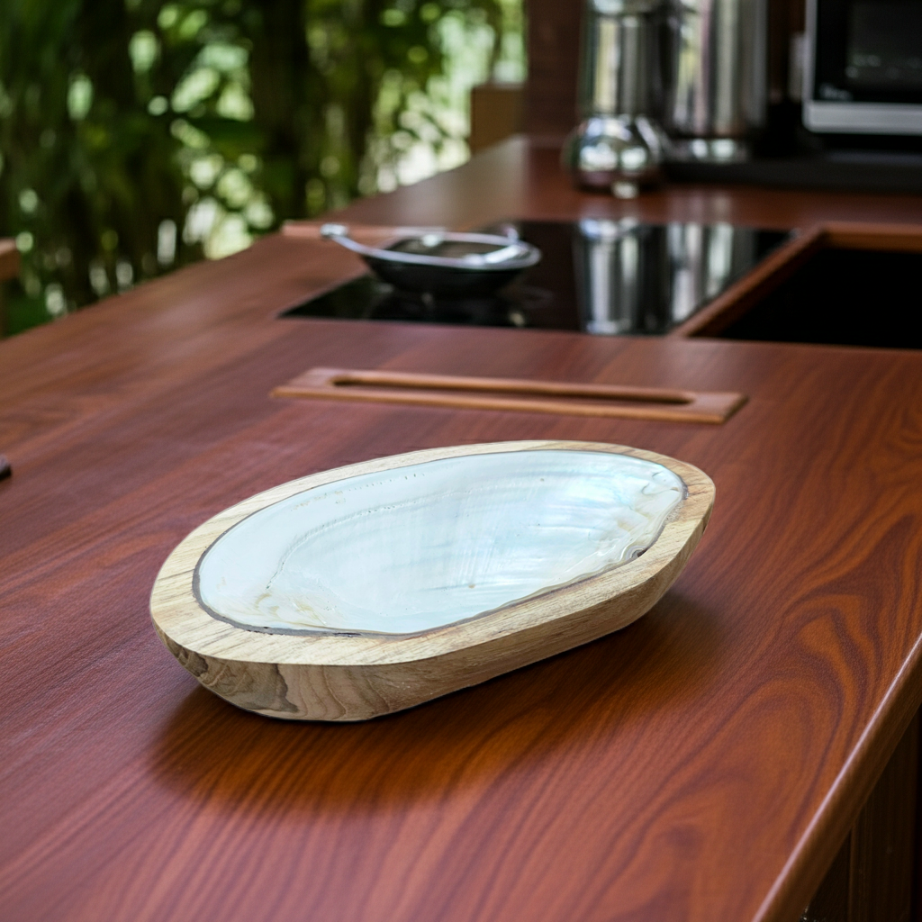 Mother-of-pearl serving platter for snacks