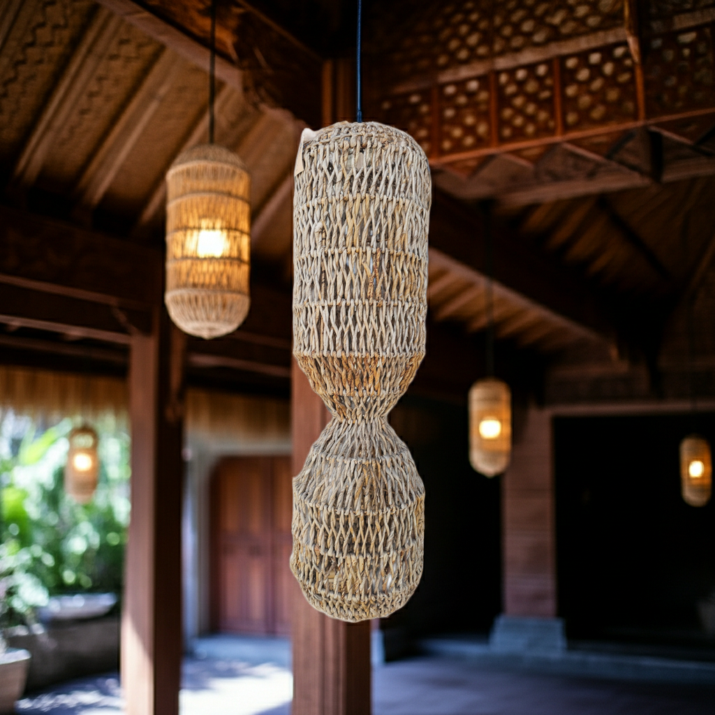 Candeeiro suspenso em vime tecido à mão modelo Garut