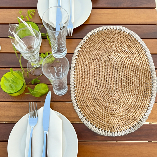 Mantel individual ovalado con conchas en dos colores