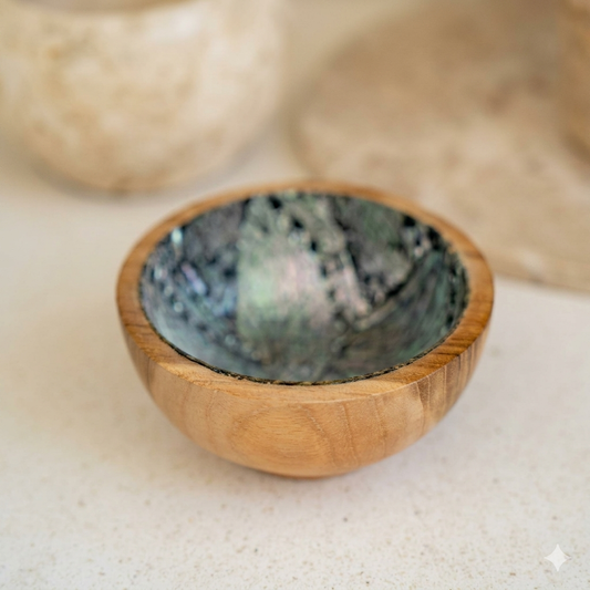 Wooden bowl with shell finish (small)