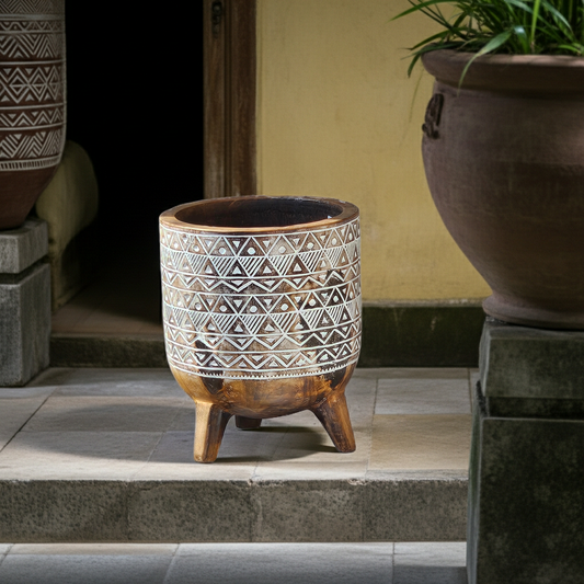 Beautiful decorated pot on three legs. Model Piring