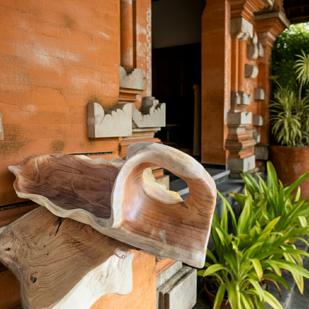 Scoop-shaped fruit bowl