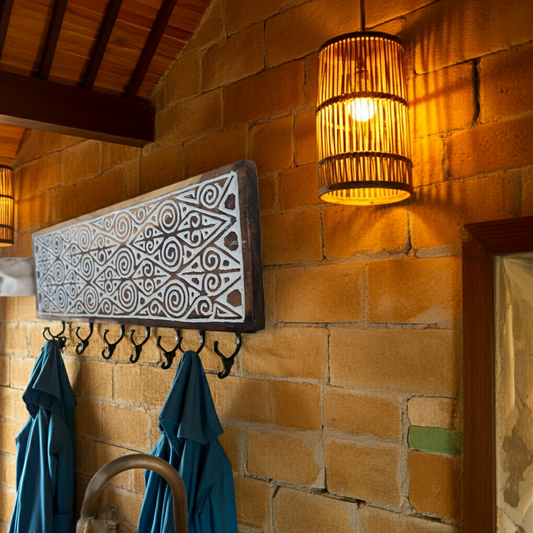 Perchero con talla estilo Timor. Modelo Kab