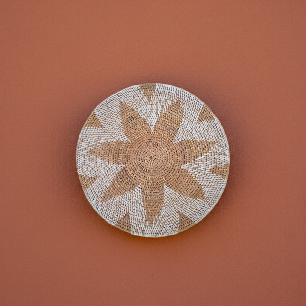 Prato decorativo de parede em rattan, 50 cm. Modelo Bilebante.