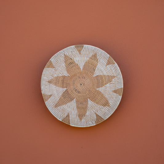 Prato decorativo de parede em rattan, 50 cm. Modelo Bilebante.