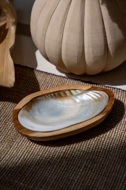 Plate side bowl with ivory finish