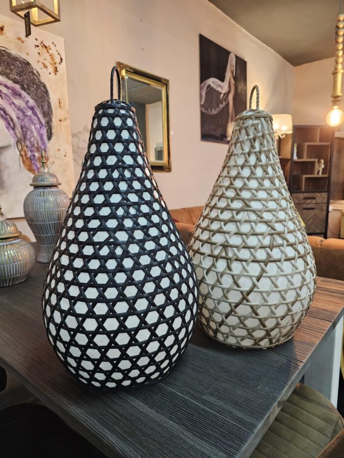 Lantern shaped ceiling lamp
